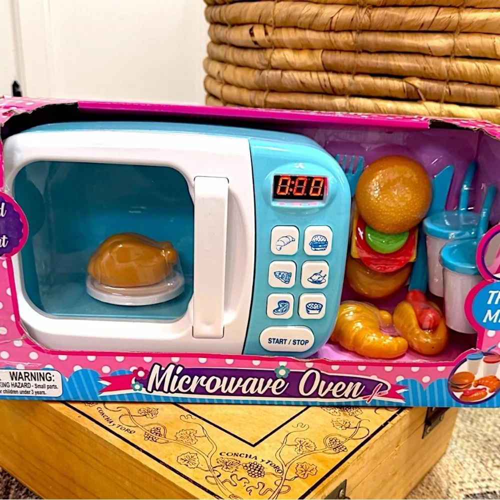 New Kids 18 Pc Electronic Microwave, Pretend Food & Utensils Kitchen Play Set